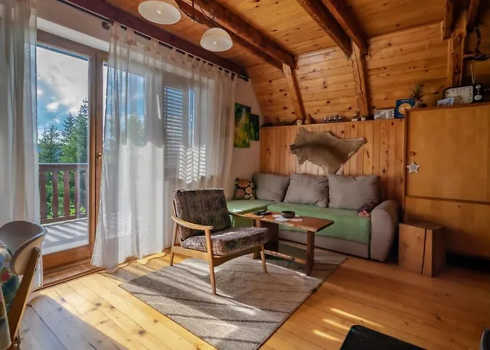 Holiday House Nature
